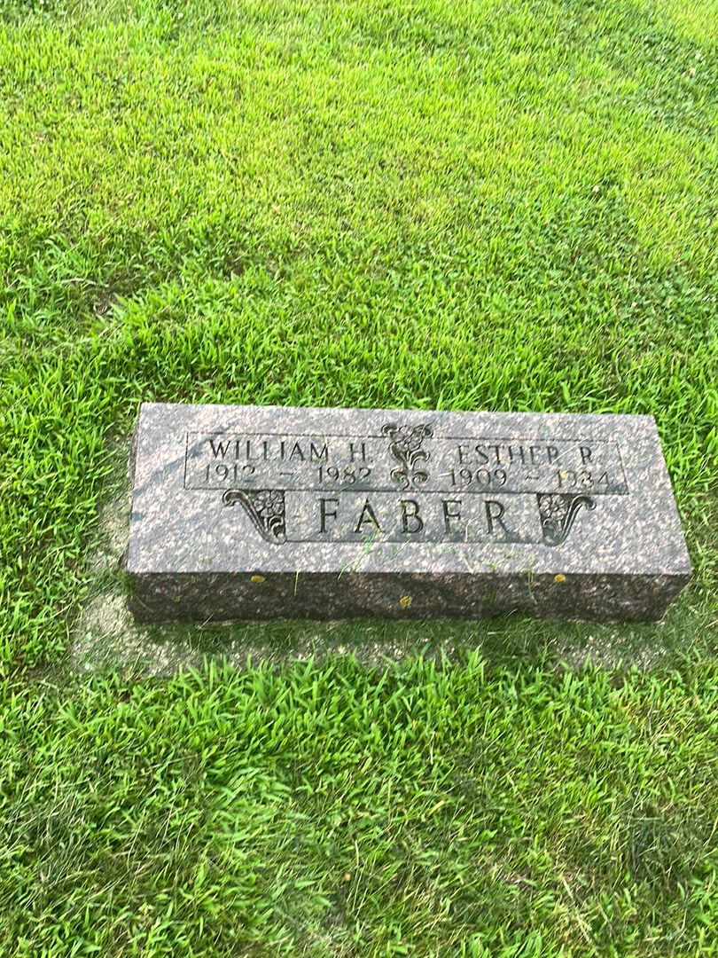 Esther R. Faber's grave. Photo 1