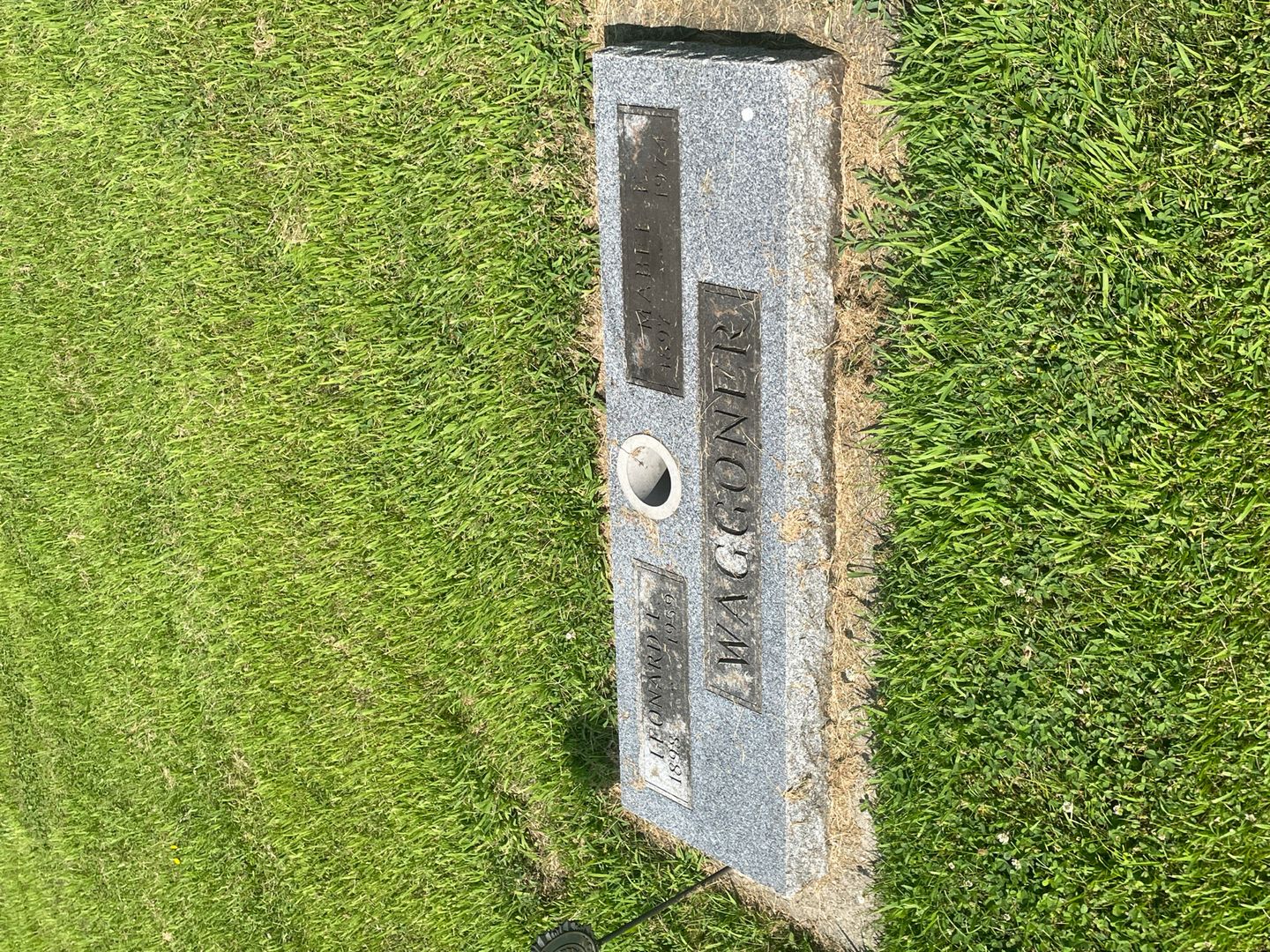 Leonard L. Waggoner's grave. Photo 1