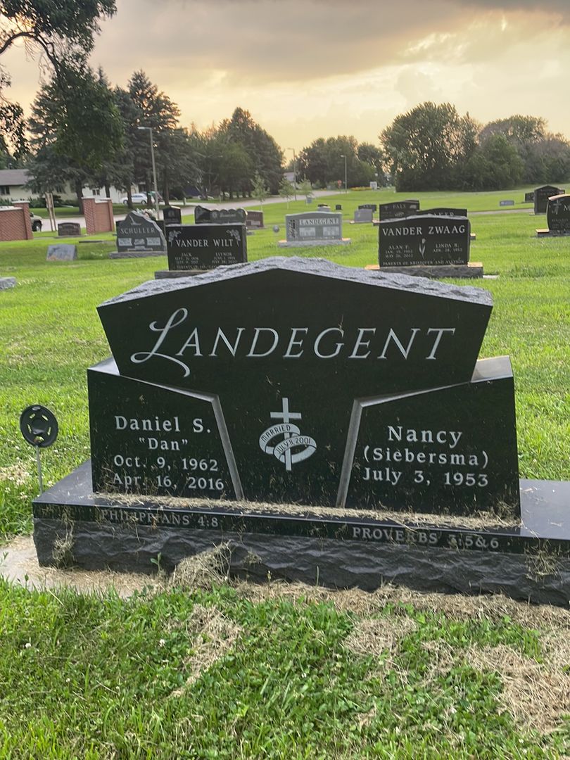 Daniel S. "Dan" Landegent's grave. Photo 1