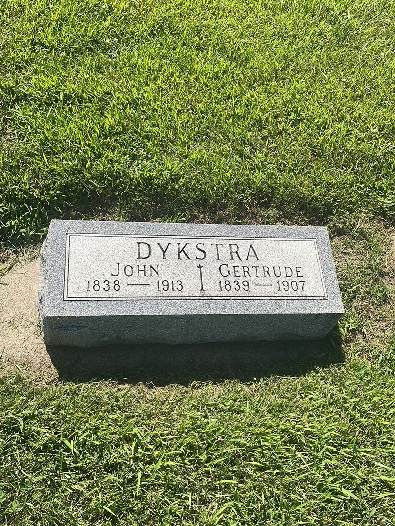 Baby Eggink's grave. Photo 1