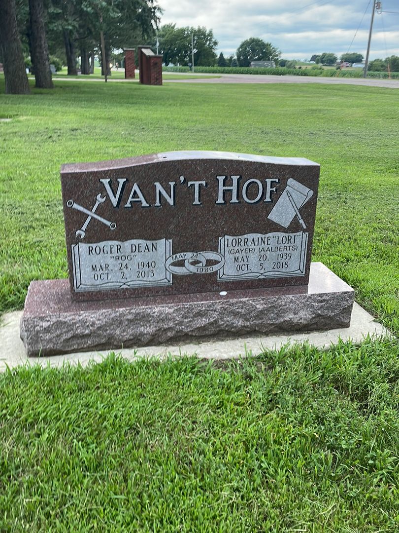 Lorraine F. "Lori" Gayer Aalberts Van't Hof's grave. Photo 1