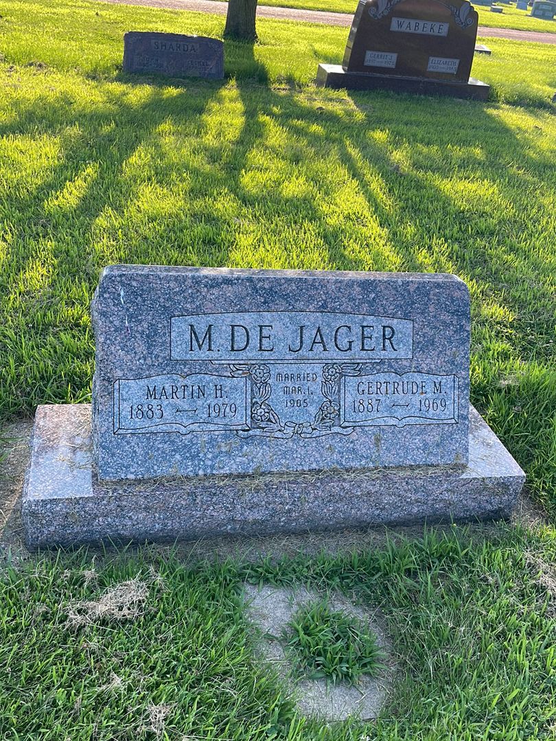 Gertrude M. M. De Jager's grave. Photo 1