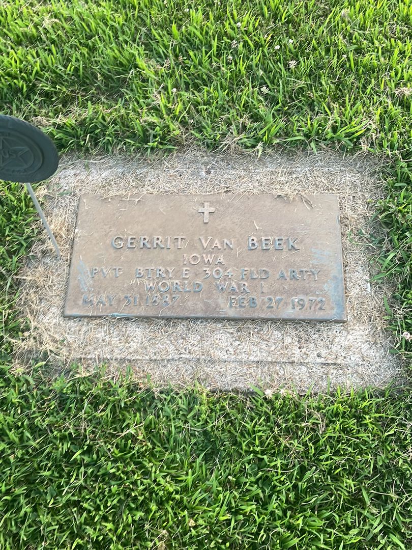 Gerrit Van Beek's grave. Photo 1