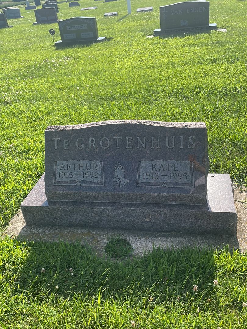 Kate Te Grotenhuis's grave. Photo 1