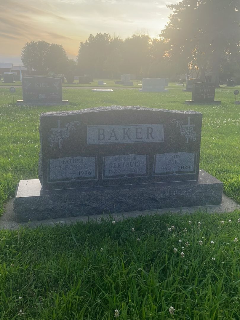Paul Baker's grave. Photo 1