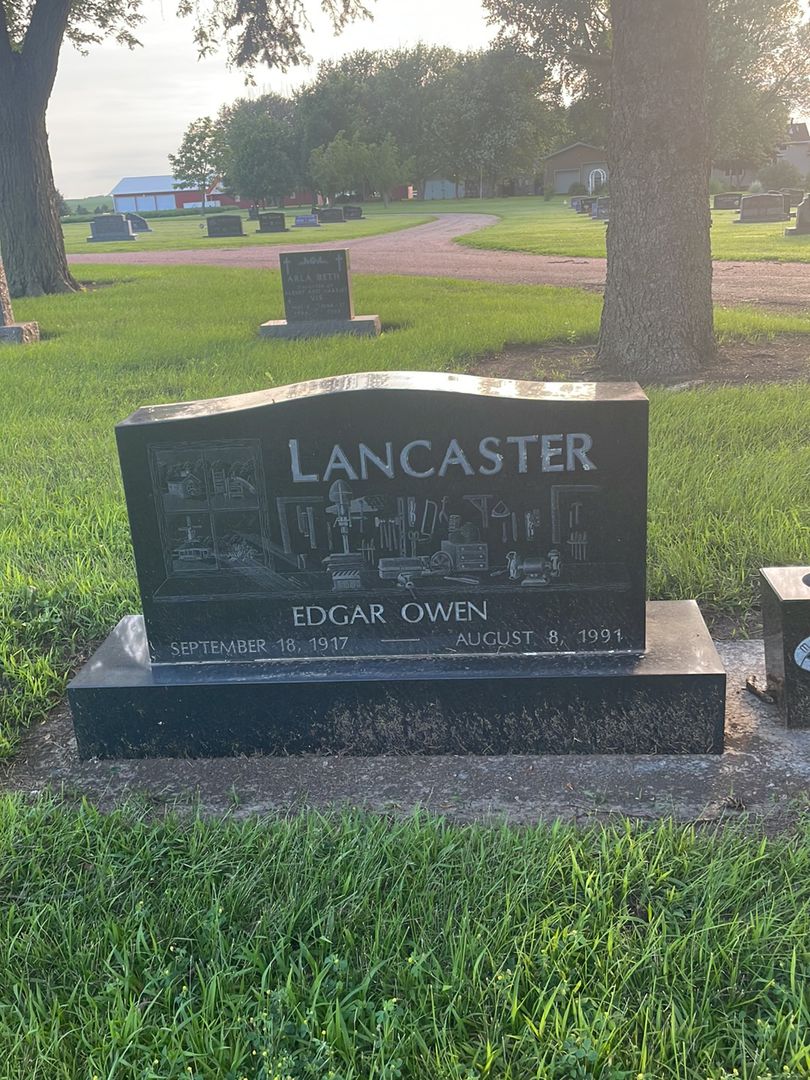 Edgar Owen Lancaster's grave. Photo 1