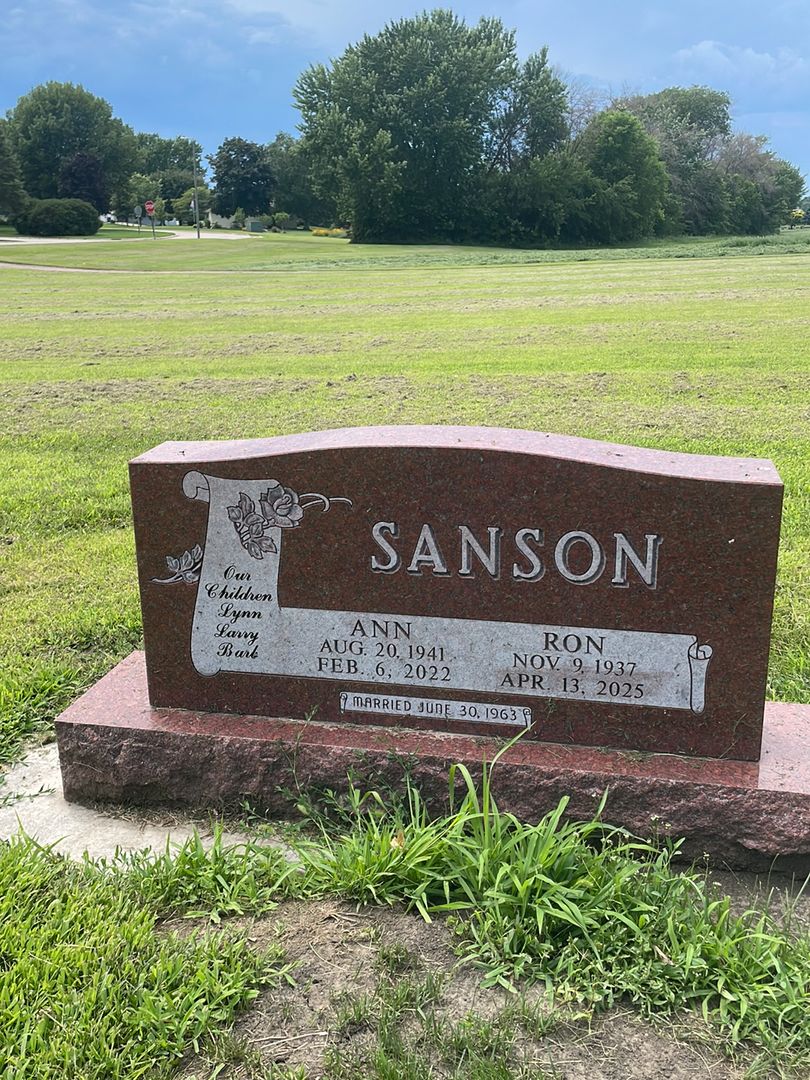 Ron Sanson's grave. Photo 1