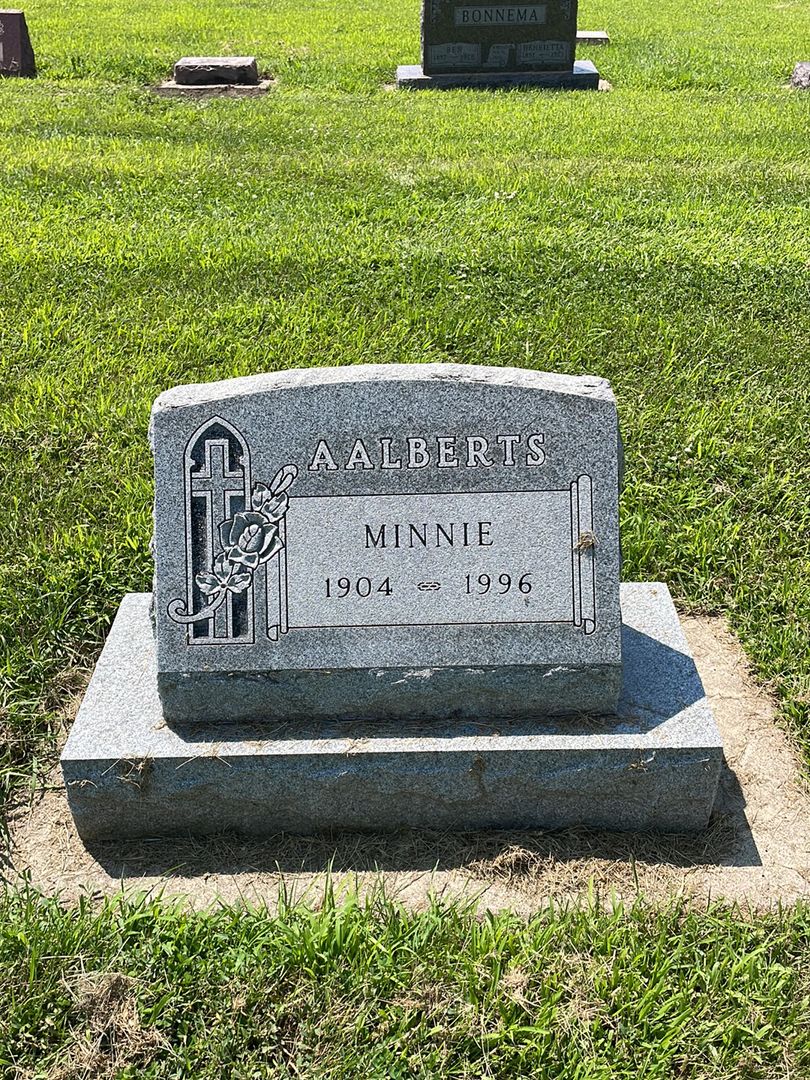 Minnie Aalberts's grave. Photo 1