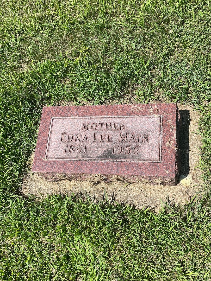 Edna Lee Main's grave. Photo 1