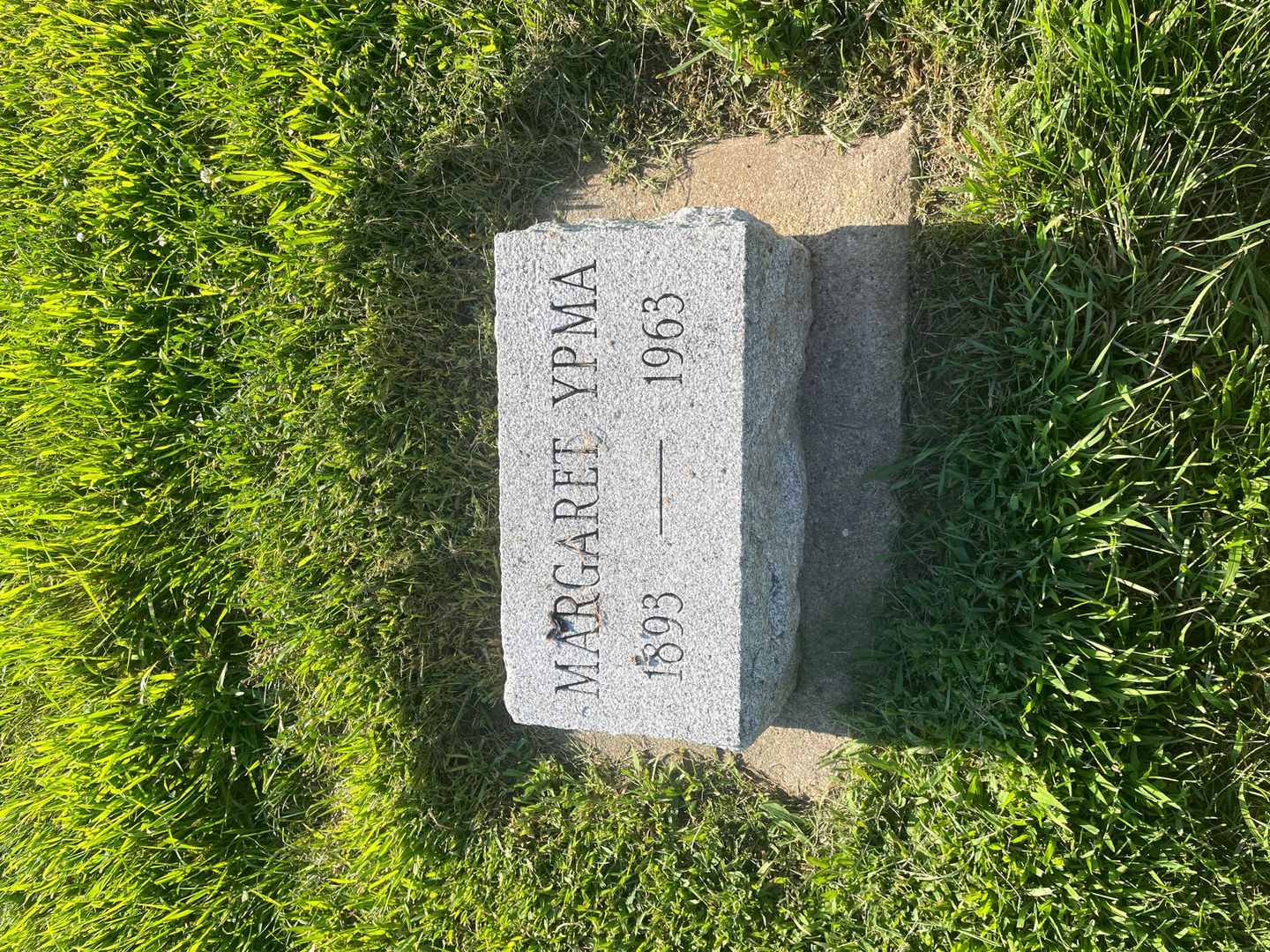 Margaret Ypma's grave. Photo 1