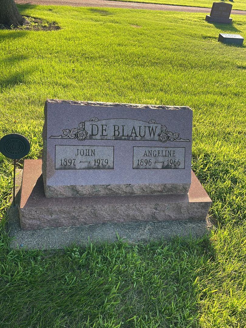 Angeline De Blauw's grave. Photo 1