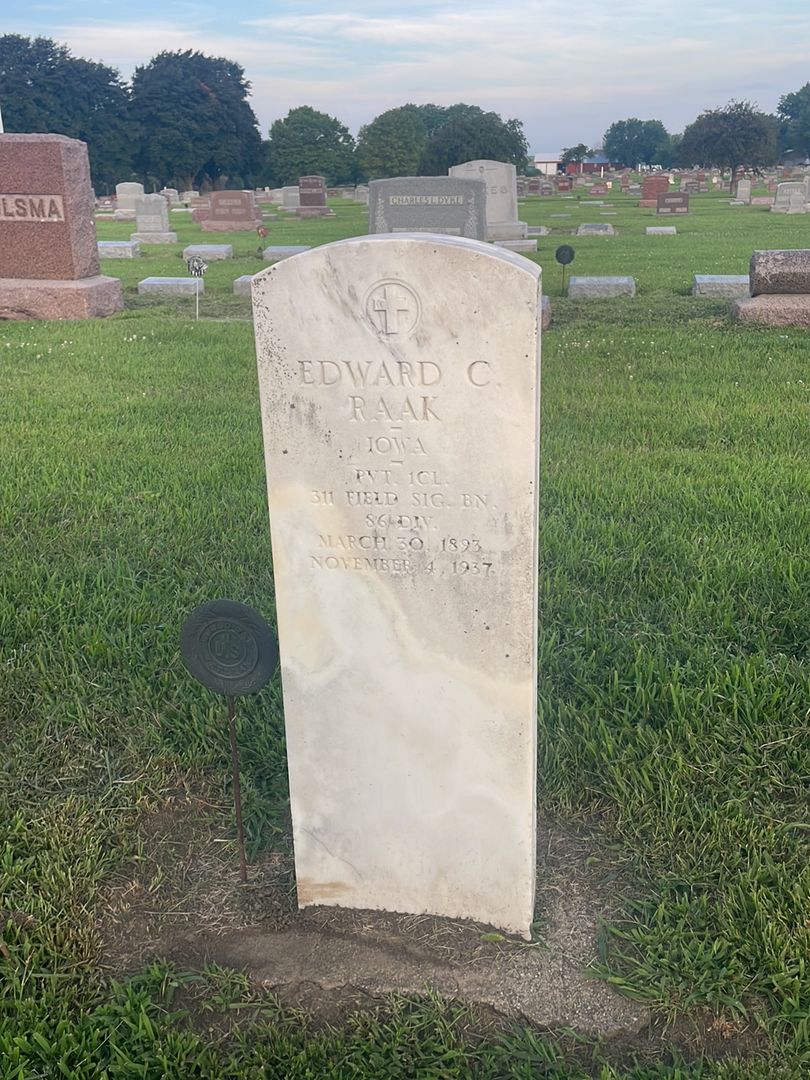 Edward C. Raak's grave. Photo 1