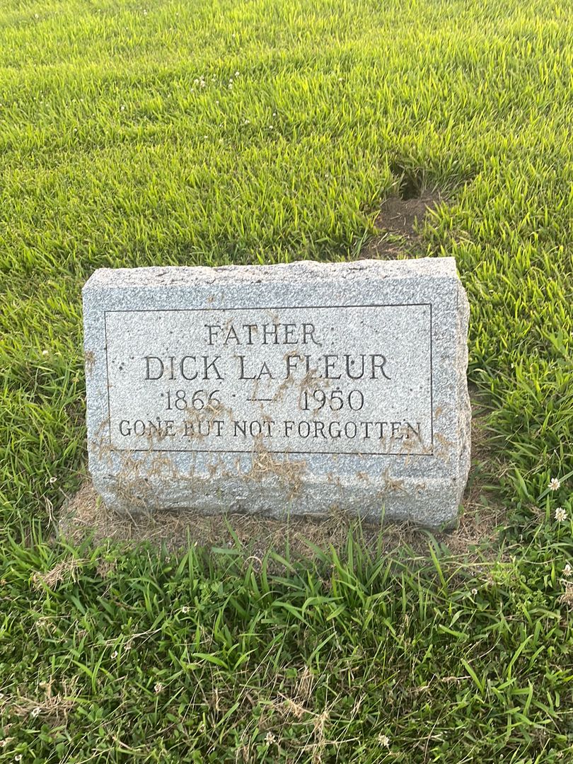 Dick La Fleur's grave. Photo 1