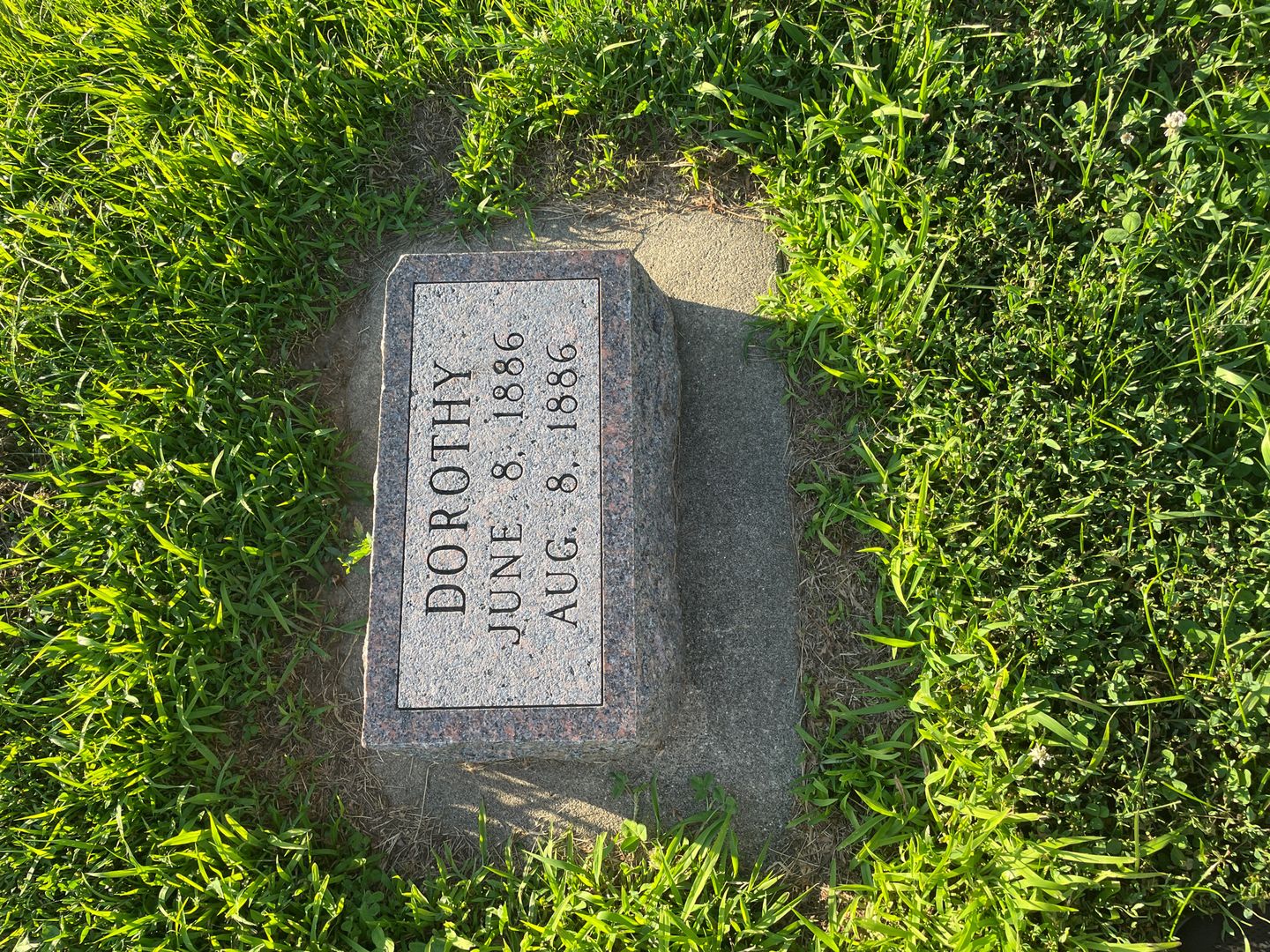 Dorothy Raak's grave. Photo 1