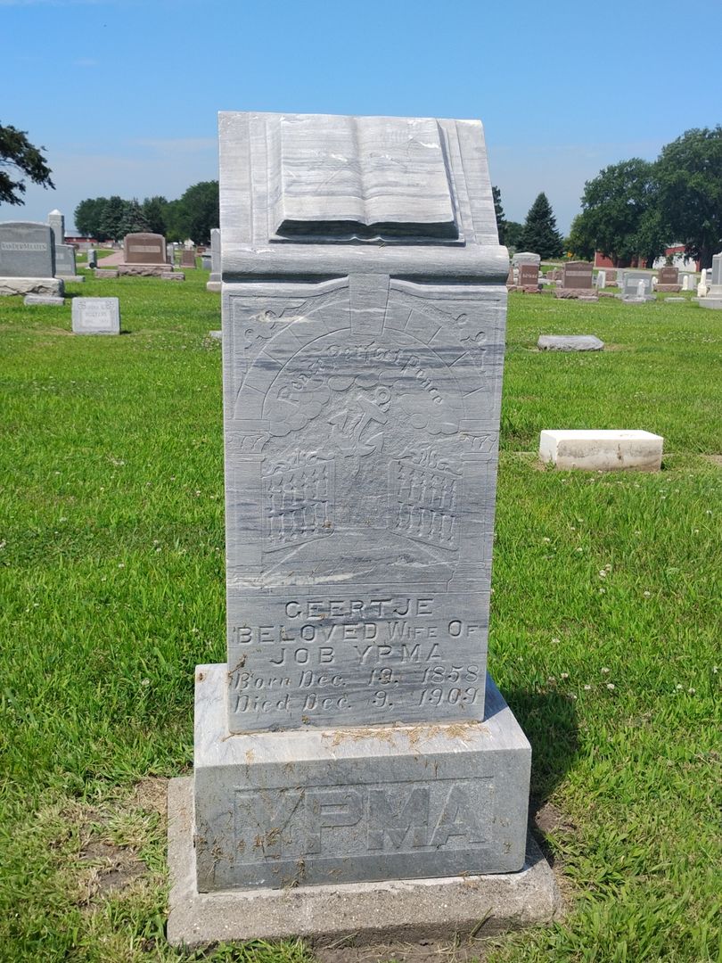 Geertje Ypma's grave. Photo 1