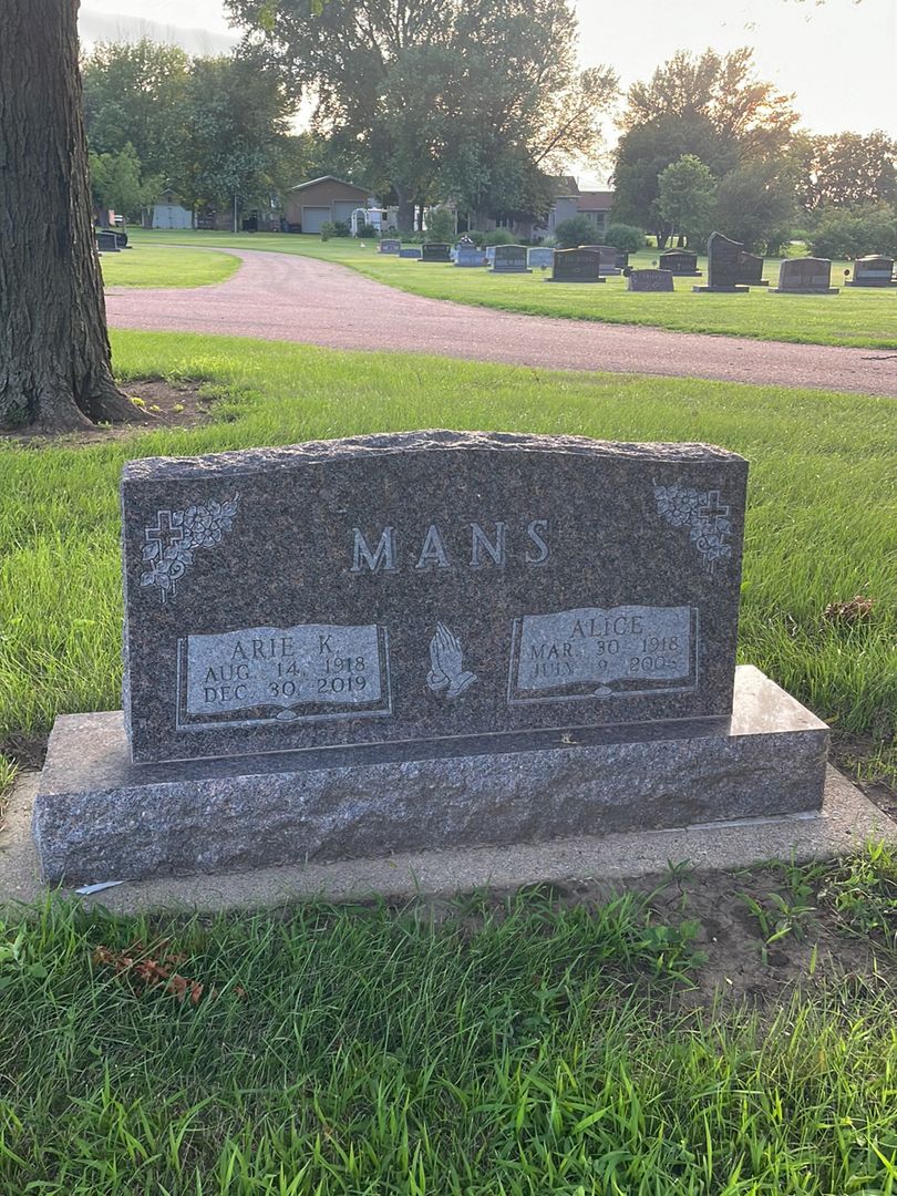 Arie K. Mans's grave. Photo 1