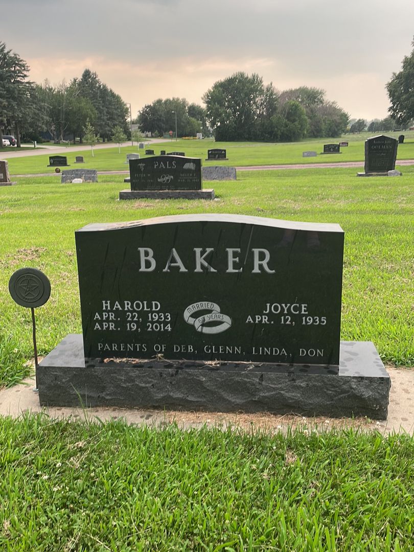 Harold Baker's grave. Photo 1