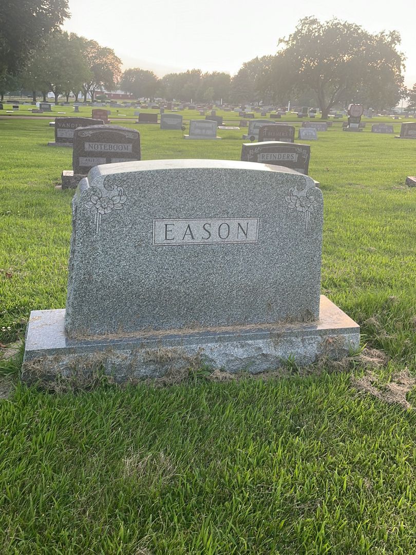 Jessie Eason's grave. Photo 1