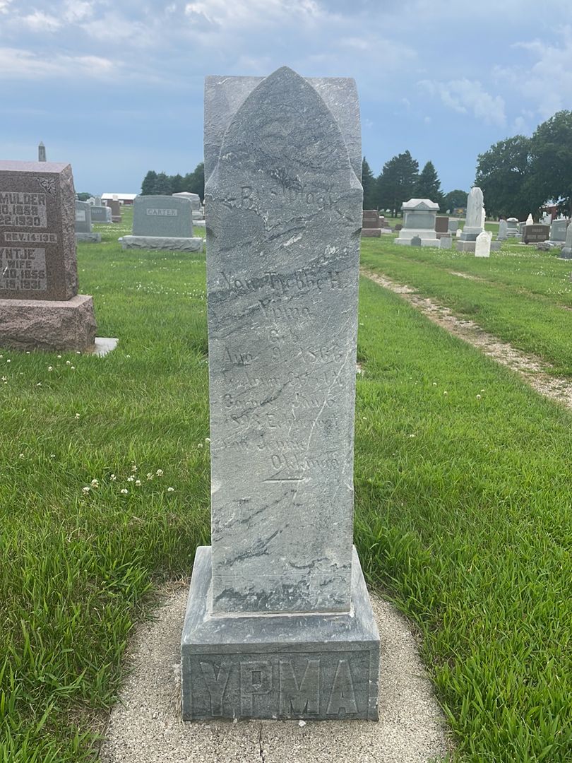 Tjibbe Hendrick Ypma's grave. Photo 1