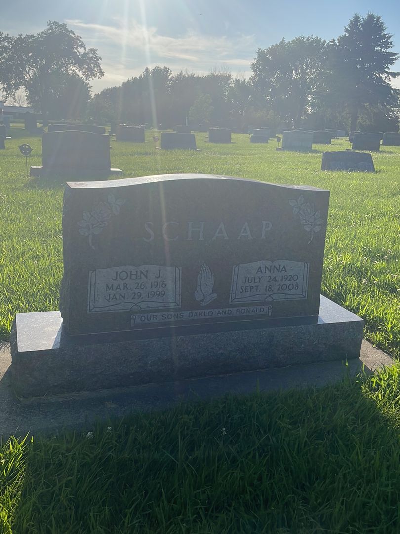 Anna Schaap's grave. Photo 1