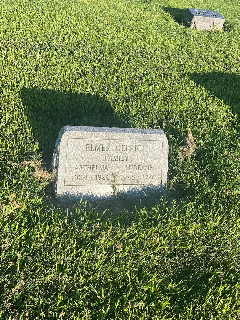 Arthelma Oelrich's grave. Photo 1