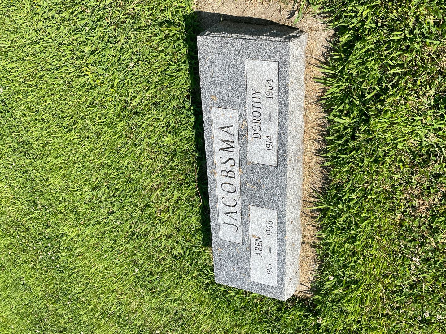 Dorothy Jacobsma's grave. Photo 1