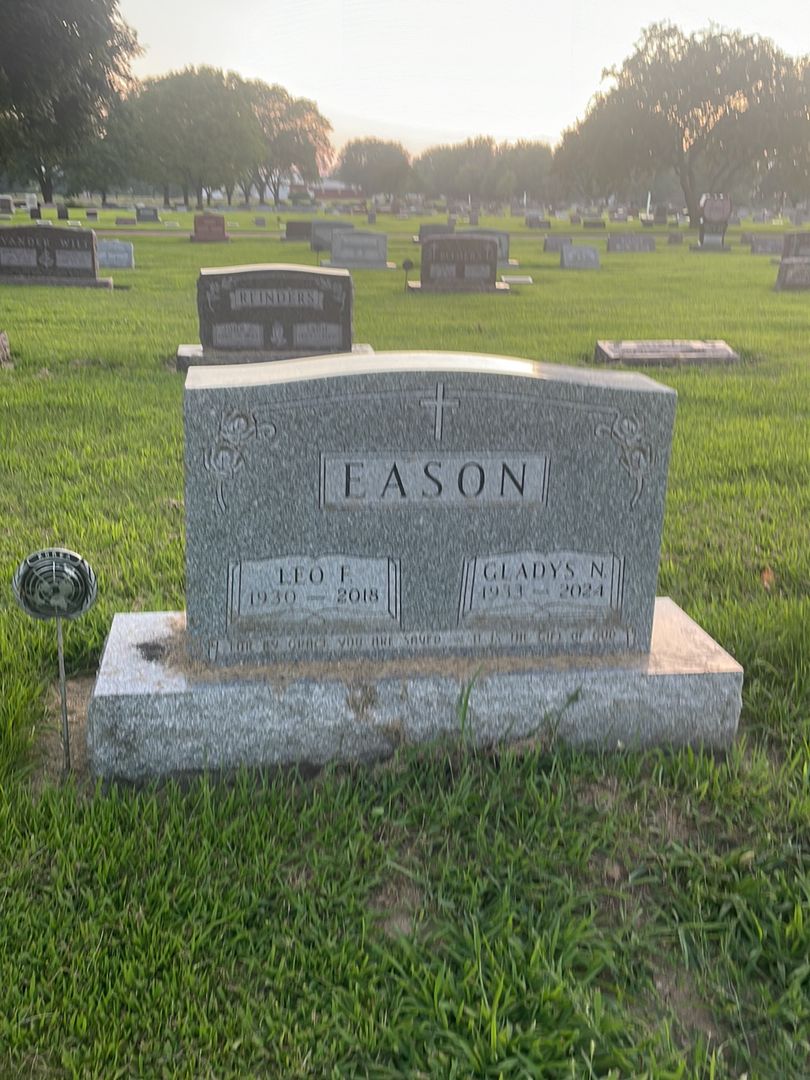 Gladys N. Eason's grave. Photo 1