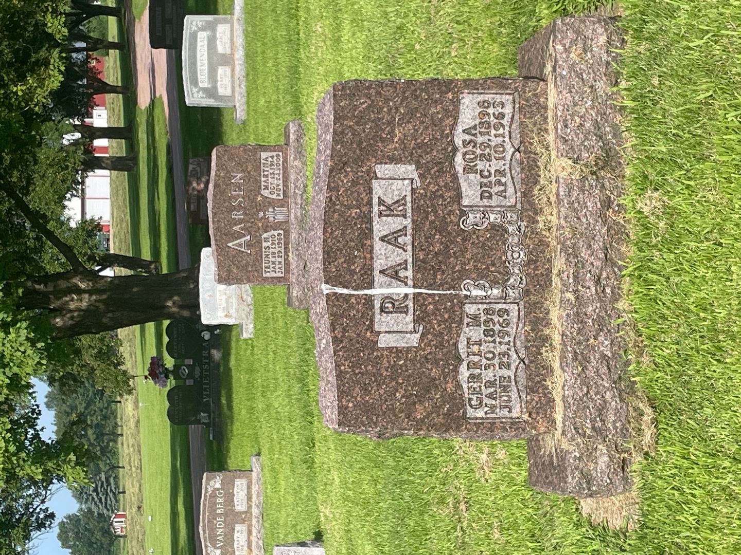 Rosa Raak's grave. Photo 1