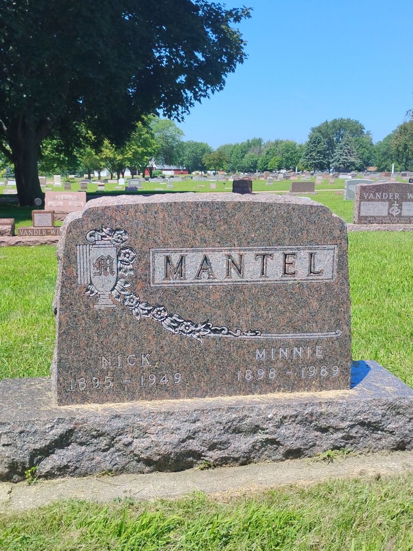 Minnie Mantel's grave. Photo 1