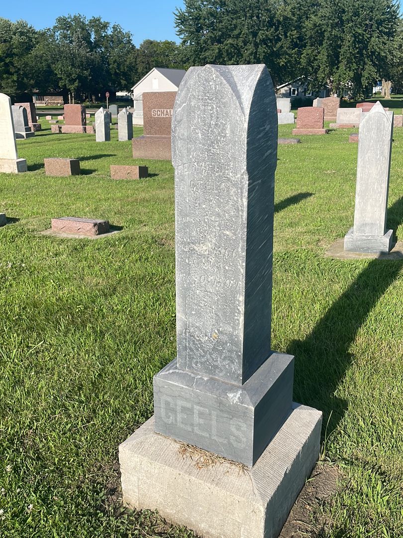 Femmetje Geels's grave. Photo 1