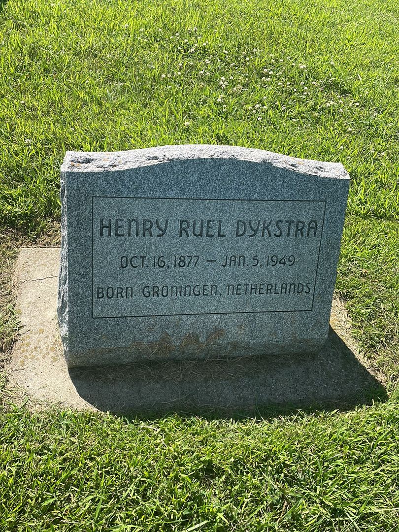 Rose Lee Kamp's grave. Photo 1